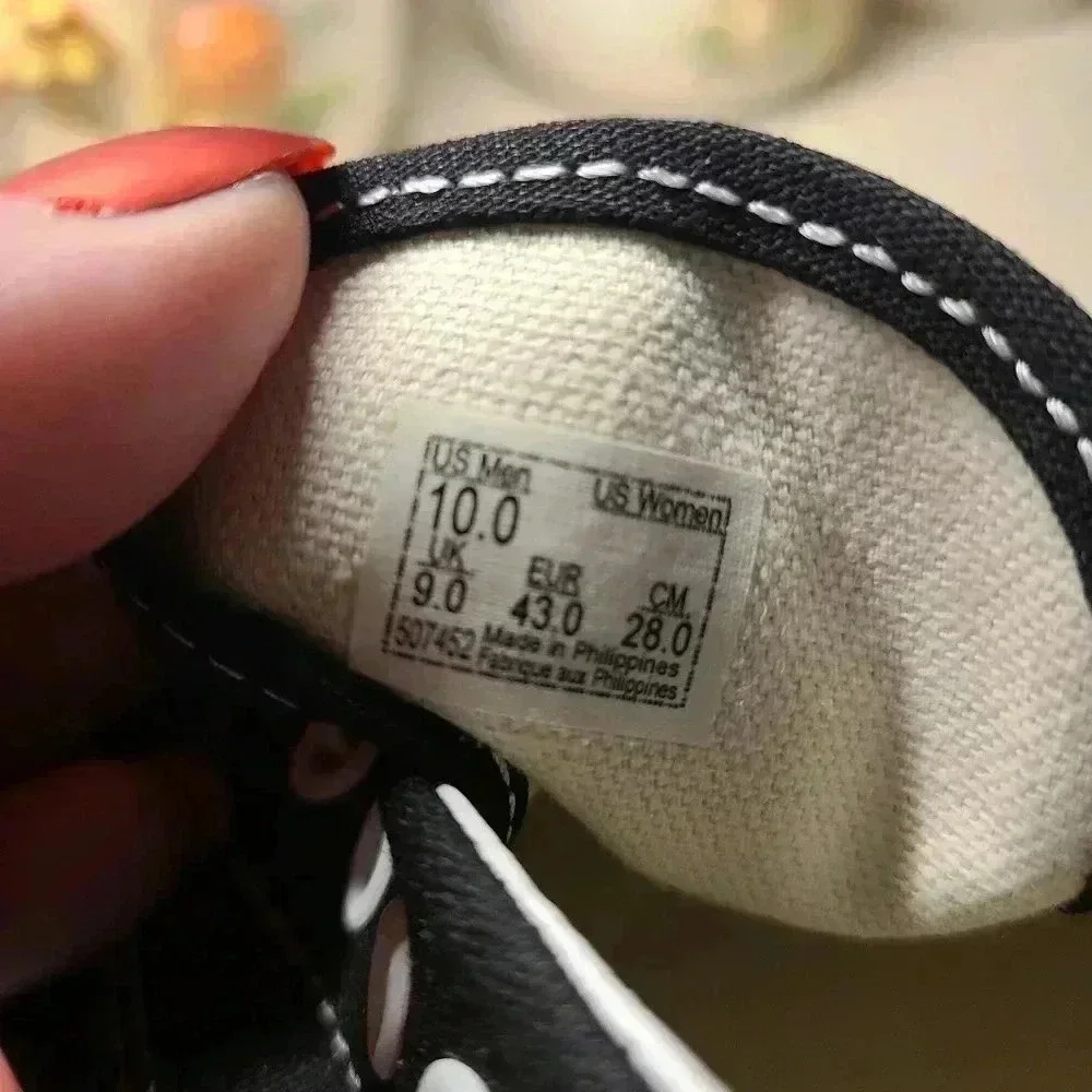 Van's Era Heart Sneaker- Matching Laces - Picture 6 of 7